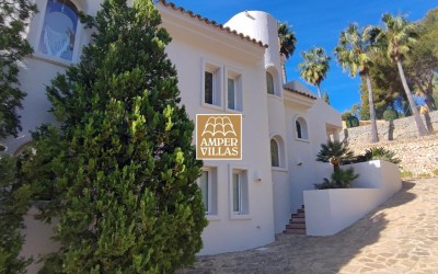 Fantastic villa with panoramic sea views and private tennis court.